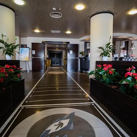 阿布鲁佐滨海酒店 4*